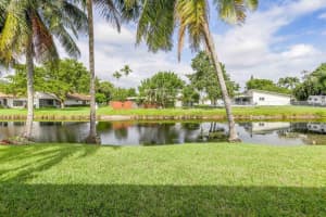 977 NW 79th Terrace, Plantation, FL 33324 Sold 01/31/24