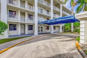2761 Village Boulevard 402, West Palm Beach, FL 33409 Sold 04/26/24