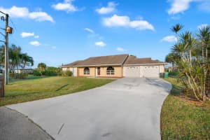 5100 Indian Bend Lane, Fort Pierce, FL 34951 Sold 02/05/24