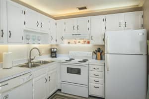 68 Royal Oak Court 106, Vero Beach, FL 32962 Sold 03/26/24