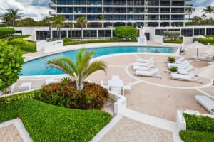 2660 S Ocean Boulevard 402, Palm Beach, FL 33480 Sold 04/19/24
