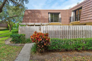 212 2nd Lane, Palm Beach Gardens, FL 33418 Sold 05/16/24