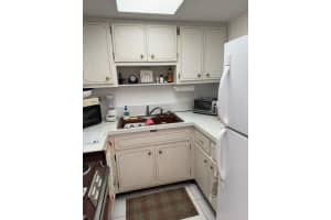 3220 NE 10th Street 10, Pompano Beach, FL 33062 Sold 04/01/24