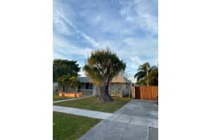 11775 Dahlia Drive, Royal Palm Beach, FL 33411 Sold 07/10/24
