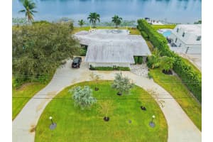 7128 W Lake Drive, Lake Clarke Shores, FL 33406 Sold 03/05/24