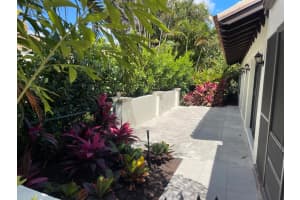 6 Little Pond Road, Manalapan, FL 33462 Sold 01/21/25