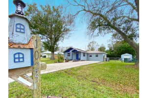 1025 37th Avenue, Vero Beach, FL 32960 Sold 03/18/24