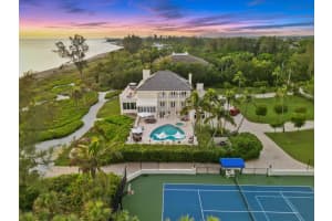 8218 Sanderling Road, Sarasota, FL 34242 Sold 05/16/24