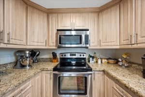 3301 Lucerne Park Drive, Greenacres, FL 33467 Sold 04/17/24