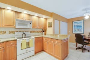 223 Bay Colony Drive N, Juno Beach, FL 33408 Sold 05/01/24