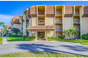5390 Woodland Lakes Drive 105, Palm Beach Gardens, FL 33418 Sold 03/29/24