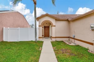 17 Ripley Way, Boynton Beach, FL 33426 Sold 03/27/24