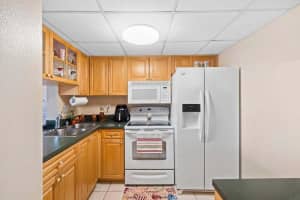 9310 Fountainbleau Boulevard 308, Miami, FL 33172 Sold 06/14/24