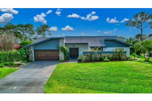 701 Lakewoode Circle W, Delray Beach, FL 33445 Sold 05/03/24