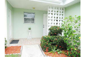 212 Manatee Lane Apt D, Fort Pierce, FL 34982 Sold 10/03/24