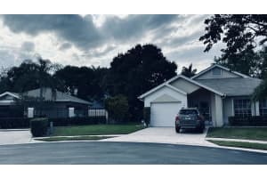 262 W Moccasin Trail W, Jupiter, FL 33458 Sold 05/02/24