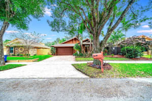 3355 E Pointe Drive, Hollywood, FL 33026 Sold 08/06/24