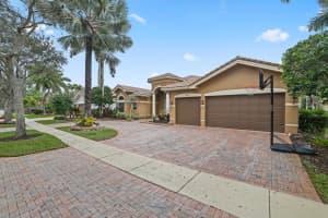 19450 Saturnia Lakes Drive, Boca Raton, FL 33498 Sold 03/04/24