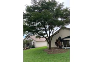 2700 Pointe Circle, West Palm Beach, FL 33413 Sold 04/26/24