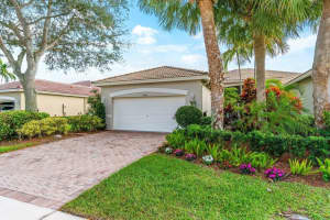 10661 Royal Caribbean Circle, Boynton Beach, FL 33437 Sold 05/14/24