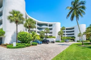 2001 SE Sailfish Point Boulevard 214, Stuart, FL 34996 Sold 06/23/25