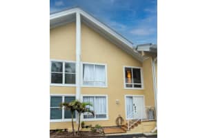 245 NE Macarthur Boulevard 8, Stuart, FL 34996 Sold 04/26/24