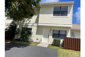 5271 Tennis Lane, Delray Beach, FL 33484 Sold 04/19/24