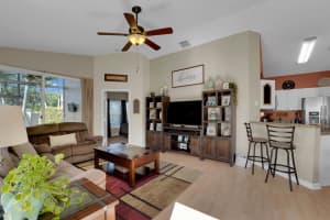 6468 Park Lake Circle 1, Boynton Beach, FL 33437 Sold 04/17/24
