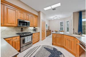 437 Woodview Circle, Palm Beach Gardens, FL 33418 Sold 05/16/24