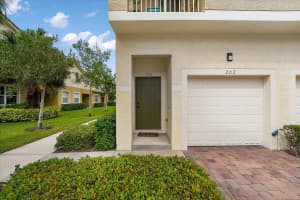1551 SE Hampshire Way 202, Stuart, FL 34994 Sold 05/16/24