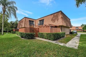 2402 24th Lane, Greenacres, FL 33463 Sold 04/08/24
