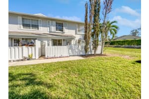 215 Foxtail Dr APT I, Greenacres, FL 33415, Sold 03/12/24