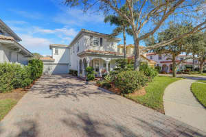 661 Castle Drive, Palm Beach Gardens, FL 33410 Sold 04/15/24