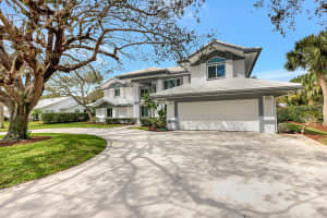 8 Ridgeland Drive, Sewalls Point, FL 34996 Sold 10/23/24