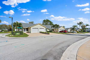 8169 SE Fox Hill Place, Hobe Sound, FL 33455 Sold 03/21/24
