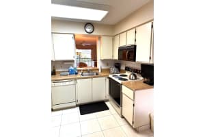 7185 Huntington Ln APT 304, Delray Beach, FL 33446, Sold 08/30/24