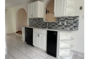 7905 NW 70th Avenue, Tamarac, FL 33321 Sold 04/05/24