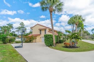 13679 Greentree Trail, Wellington, FL 33414 Sold 06/18/24