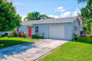 6895 Eastview Drive, Lake Worth, FL 33462 Sold 03/22/24
