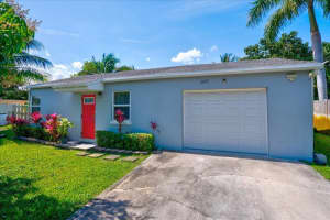 6895 Eastview Drive, Lake Worth, FL 33462 Sold 03/22/24