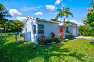 6895 Eastview Drive, Lake Worth, FL 33462 Sold 03/22/24
