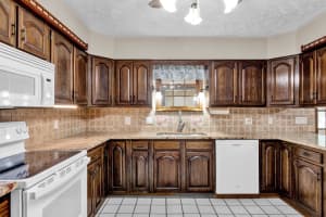 466 28th Court SW, Vero Beach, FL 32968 Sold 04/17/24