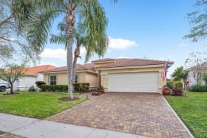 6088 Royal Birkdale Dr, Greenacres, FL 33463, Sold 05/20/24
