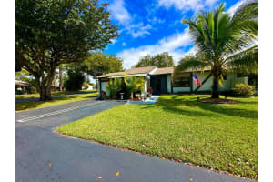 6 Seneca Court, Royal Palm Beach, FL 33411 Sold 03/27/24