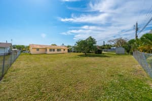 261 NW 8th Street, Boca Raton, FL 33432 Sold 04/01/24