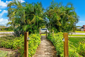 1707 Crest Dr, Lake Worth Beach, FL 33461, Sold 04/11/24