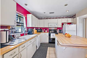 426 La Mancha Avenue, Royal Palm Beach, FL 33411 Sold 06/17/24