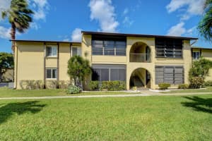 319 Pine Ridge Circle C-1, Greenacres, FL 33463 Sold 05/30/24