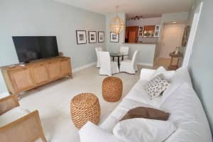 700 E Boynton Beach Blvd UNIT 1007, Boynton Beach, FL 33435, Sold 04/30/24