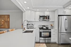 910 Dogwood Dr APT 546, Delray Beach, FL 33483, Sold 04/18/24